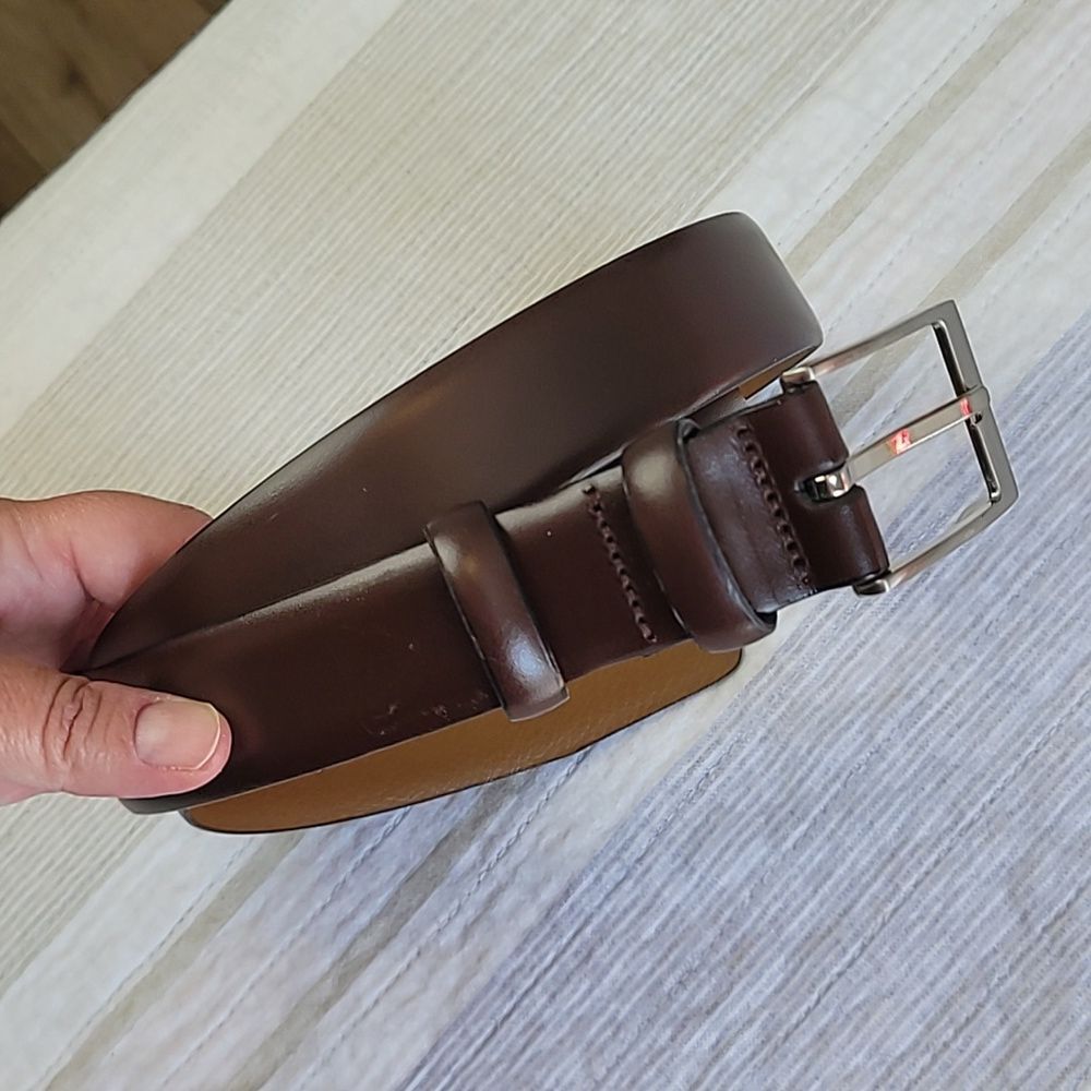 3/$20🎉 Men’s Warehouse Brown Leather Dress Belt Size 42 / 105 Classic